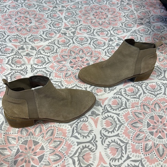 🔅‼️Kelly & Katie Sued Ankle Boots size 7.5 W - Picture 7 of 15